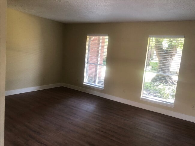 Building Photo - 9308 Westwood Village Dr