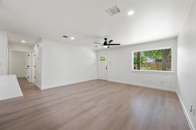 Foto del edificio - 9003 Capitol Dr