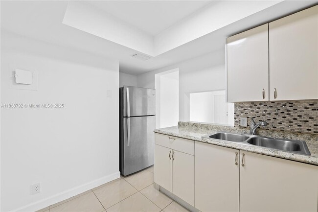 Foto del edificio - 1400 NE 169th St