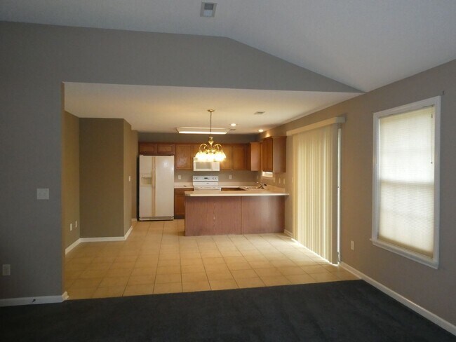 Foto del edificio - 3 Bedroom 2 Bath Home in Seven Oaks Neighborhood