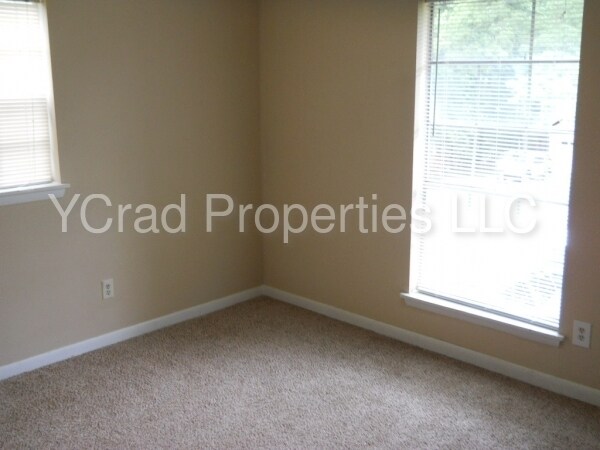 Building Photo - 8894 Ashwood Dr