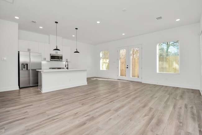 Building Photo - 778 W Tidwell Rd