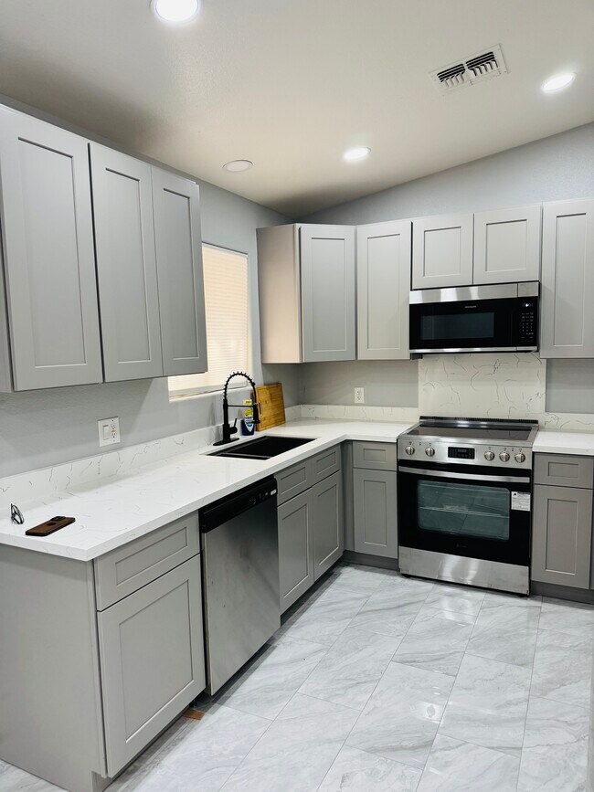 Foto del edificio - 9039 N 53rd Ave