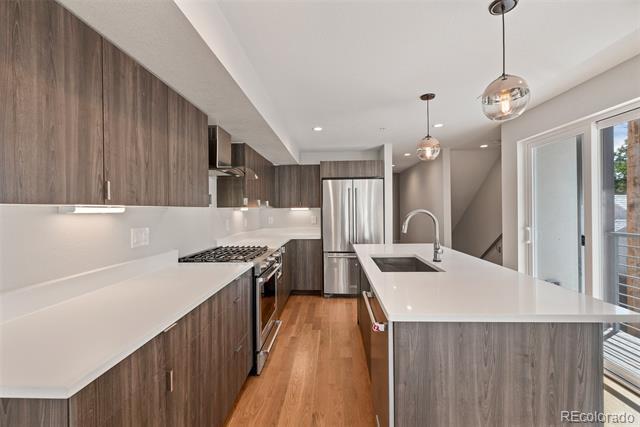 Foto del edificio - 4921 Lowell Blvd