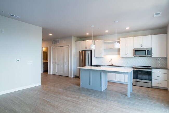 Building Photo - Avenir Apartments