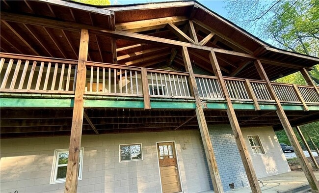 Foto del edificio - 456 Poverty Acres Rd