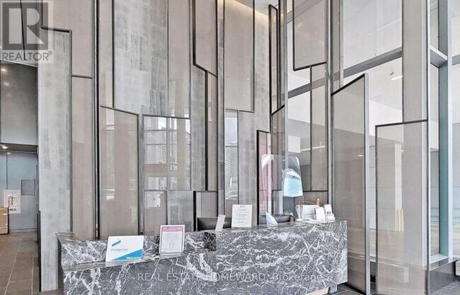 Building Photo - 576 Front St W