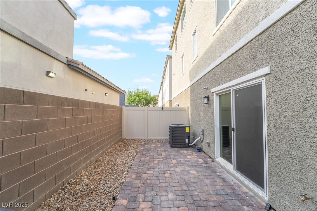 Primary Photo - 6858 Truffle Gray St