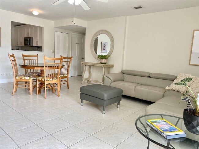 Building Photo - 21 E 3rd St