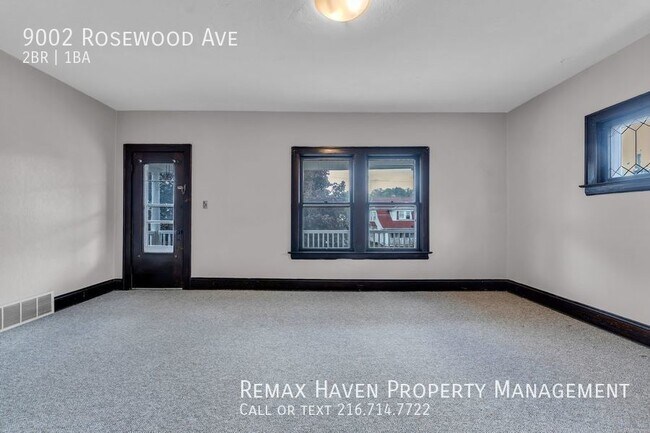 Foto del edificio - 9002 Rosewood Ave Up Cleveland  - Spacious...
