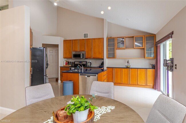 Foto del edificio - 4 br, 2.5 bath House - 10211 Caracas St