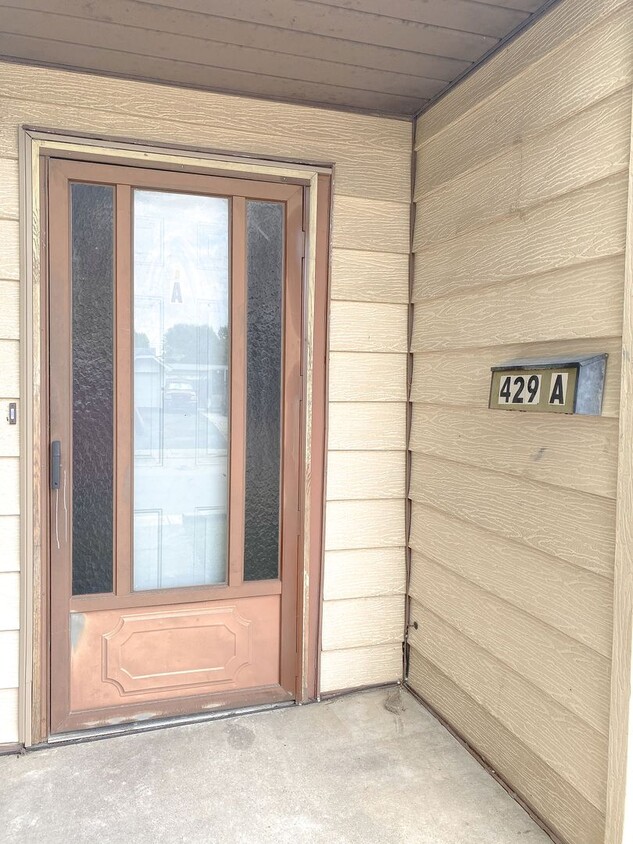 Primary Photo - 429 N East St