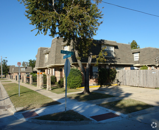 Building Photo - Metairie Plaza Apartments