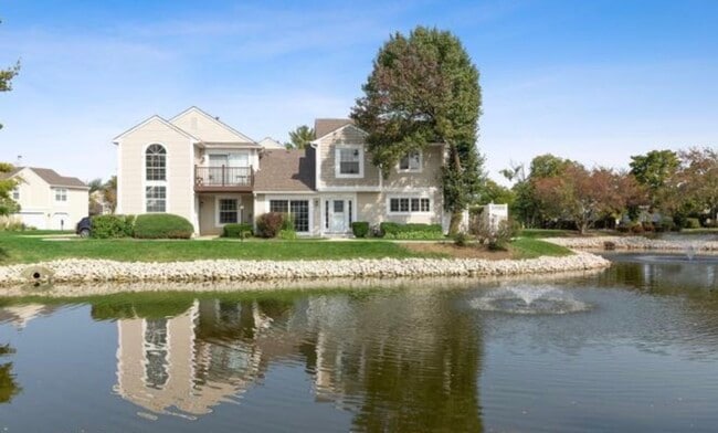 Building Photo - 272 Le Parc Cir