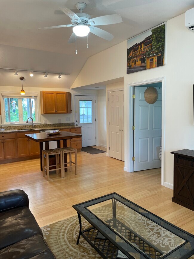 Foto del edificio - 18 Woodside Meadow Rd