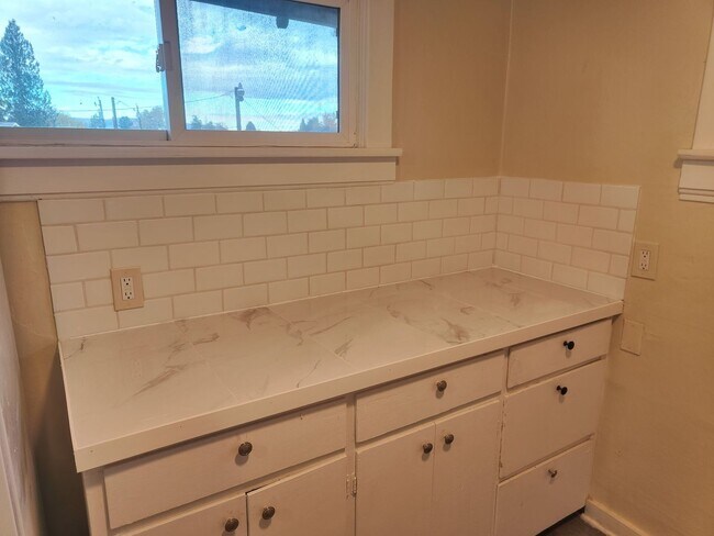 Foto del edificio - 1205 W Yakima Ave