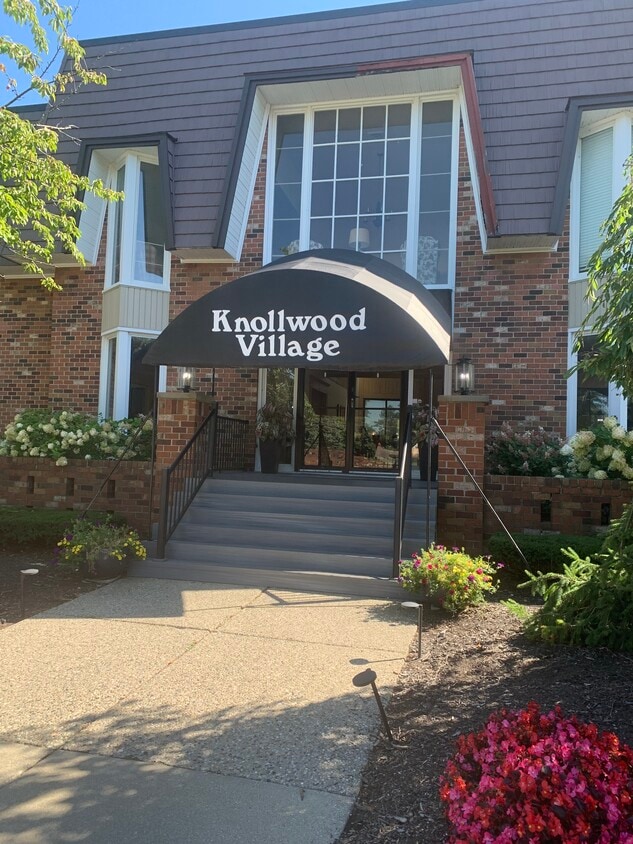 Knollwood Village Apartments Apartments in Grand Blanc, MI