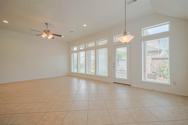 Foto del edificio - 13315 Peach Orchard Ln