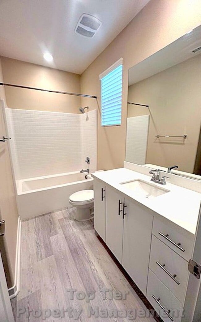 Building Photo - Largest End Unit- South Temecula 3 Bed 2.5 Bath Home with A/C Near Pechanga Casino!