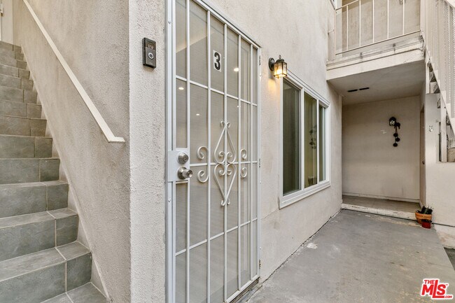 Foto del edificio - 330 E Dryden St