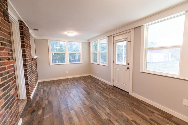 Building Photo - Large 3-Bed, 1-Bath Home on Anderson Island – Newly Remodeled!