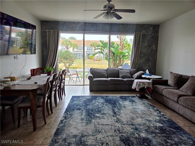 Foto del edificio - 977 Hampton Cir