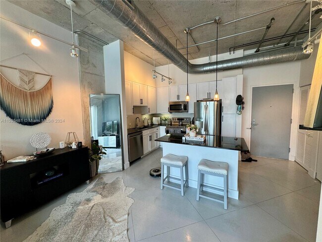Building Photo - 2001 Biscayne Blvd