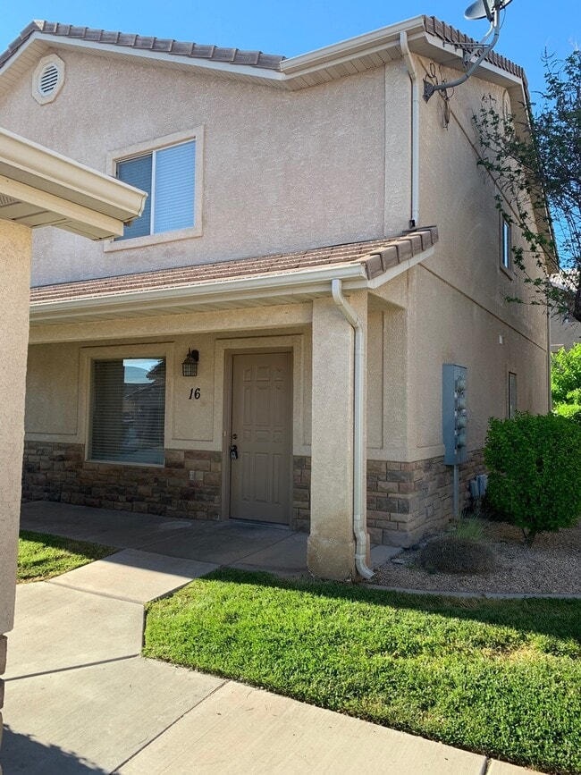 Building Photo - 1167 E 400 S