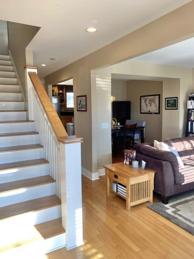 Foto del edificio - 2 BEDROOM 2.5 BATH TOWNHOME WITH DOWNTOWN ...