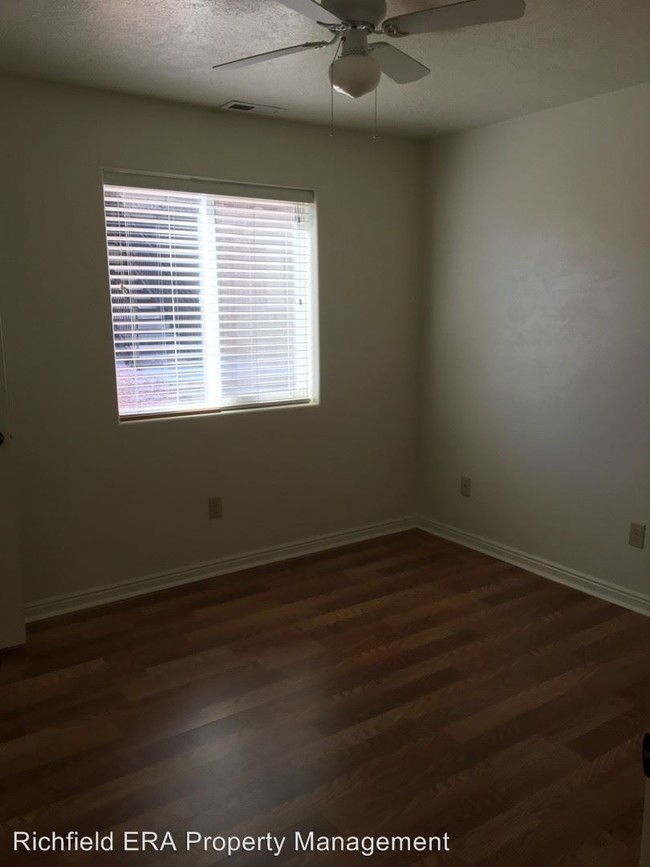 Building Photo - 797 50 N