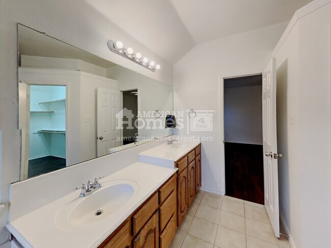 Foto del edificio - 521 Covey Trl