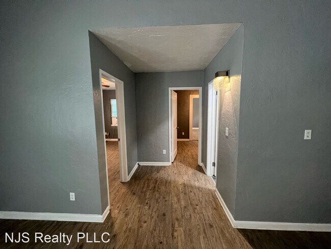 Building Photo - 2 br, 1 bath House - 3905 Eve Dr. East