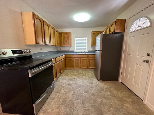 Building Photo - 2804 SE 145th Avenue ~ Huge Expansive Yard!