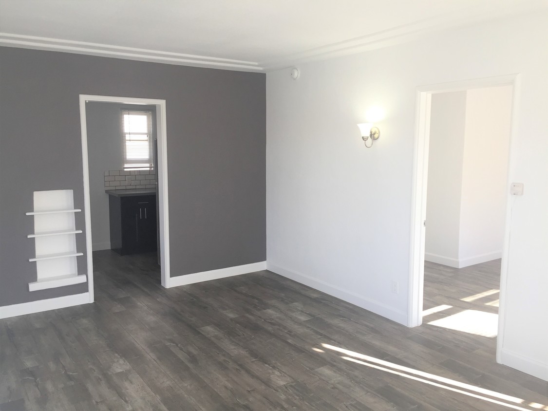 Primary Photo - 104 N 1st St