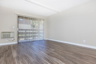 Building Photo - Raintree Apartment Homes