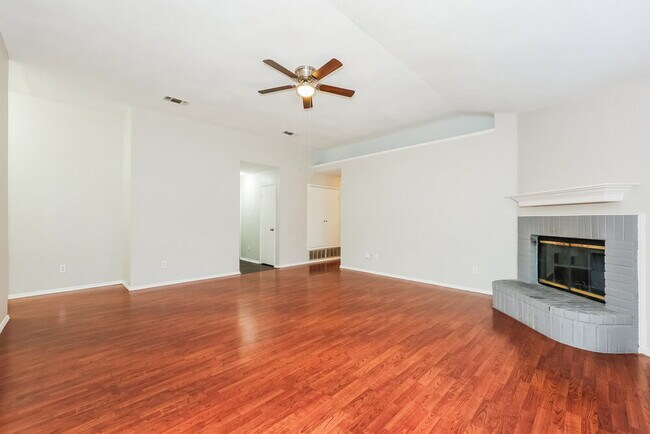 Building Photo - 512 Blue Haze Dr