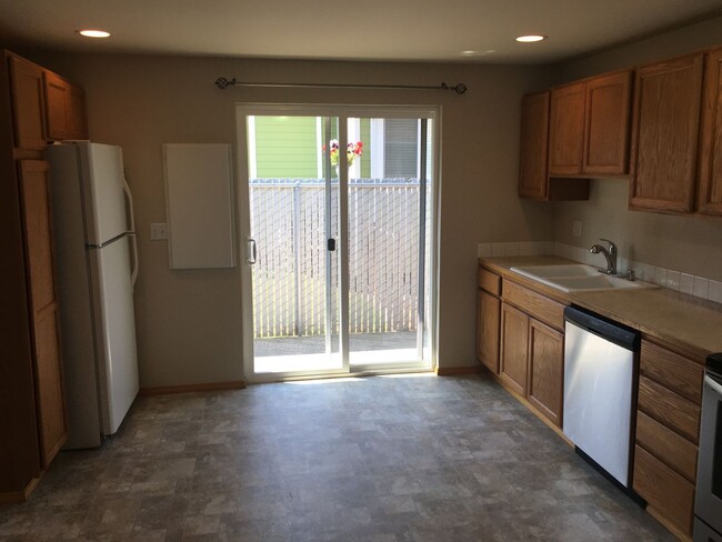 Building Photo - 2 bed, 2 bath duplex Buckley Wa.