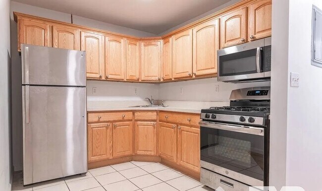 Building Photo - 653 Marcy Ave
