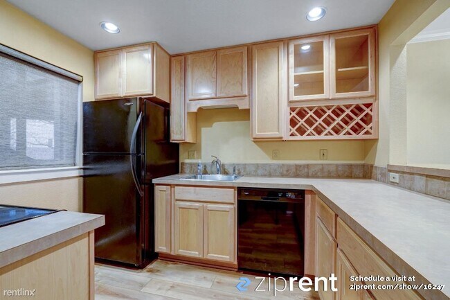 Foto del edificio - 2 br, 2 bath Condo - 4990 South Landing Dr...