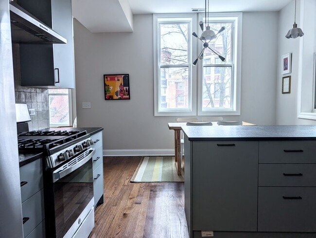 Building Photo - 1054 W Hollywood Ave