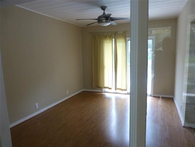 Building Photo - 513 Carolyne St