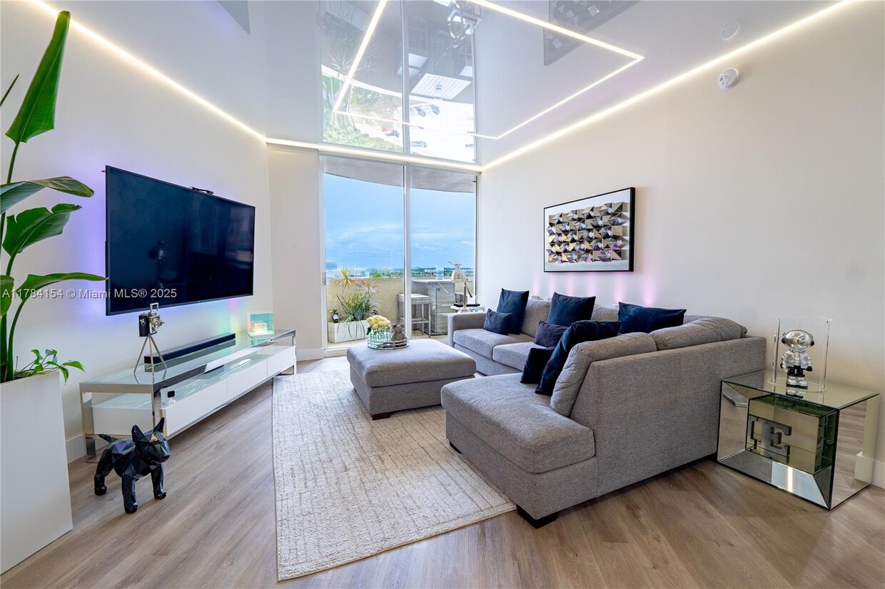 Foto principal - 19501 W Country Club Dr