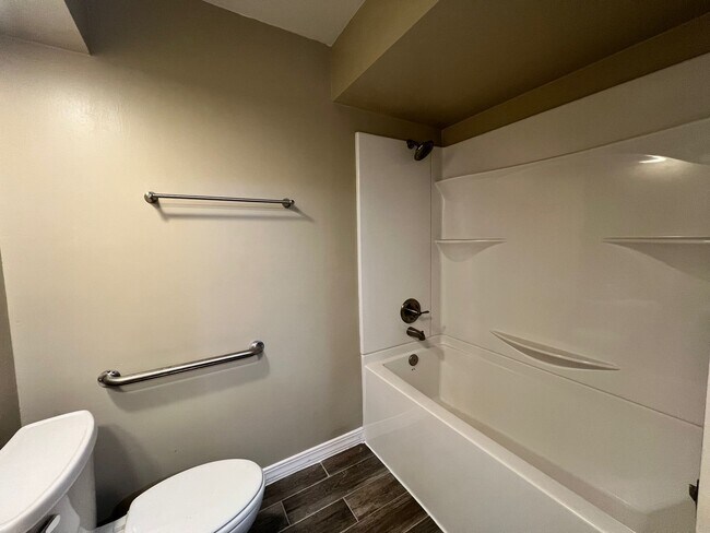 Building Photo - 1708 Theodore Dr