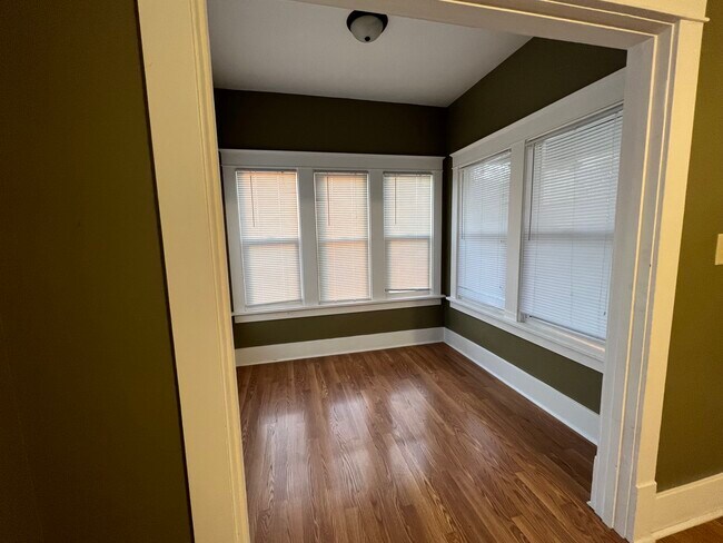 Bonus Room - 621 Vine St
