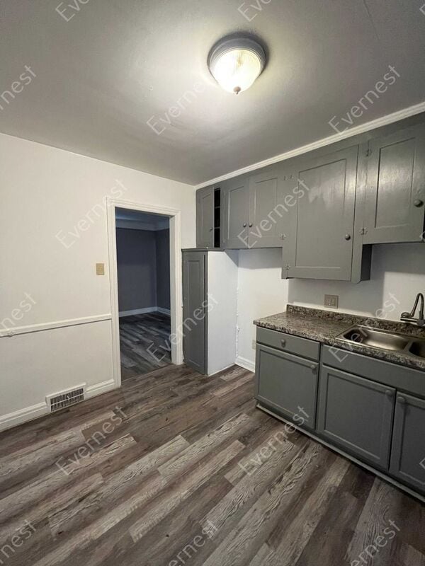 Building Photo - 16825 Manor St