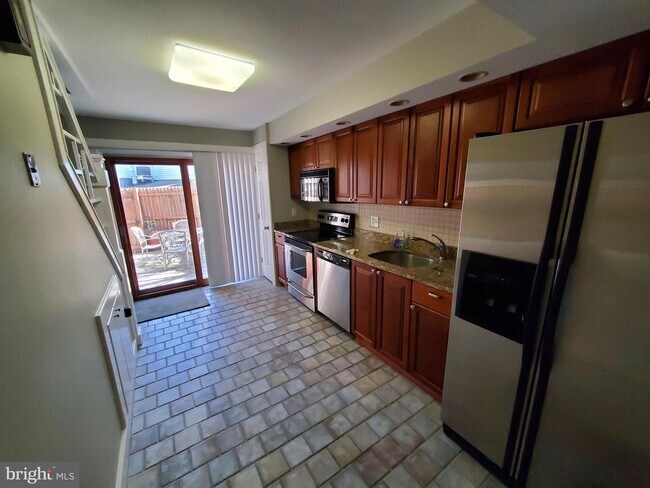 Foto del edificio - 2307 Foster Ave