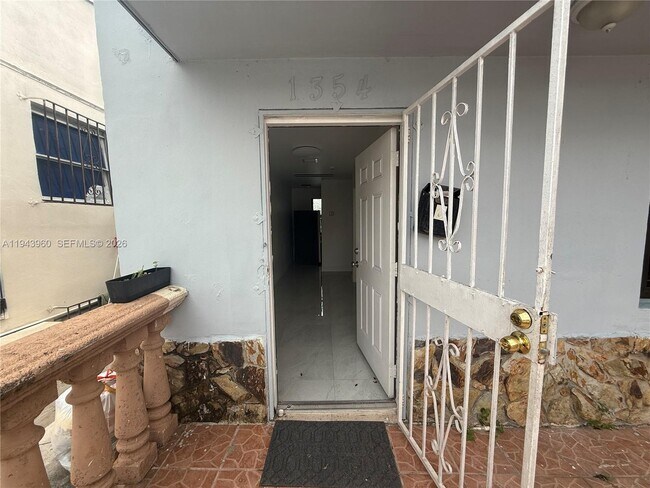 Foto del edificio - 1354 NW 36th St