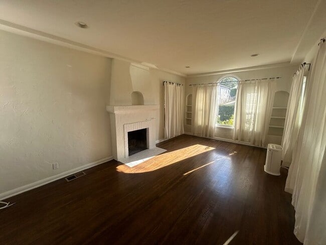 Foto del edificio - 10023 Silverton Ave