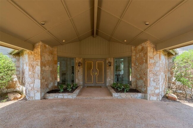 Building Photo - 1103 St Andrews Dr