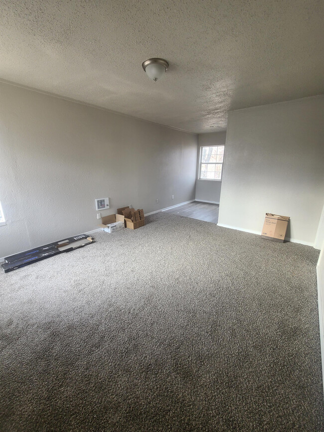Building Photo - 1445 SW 13th St